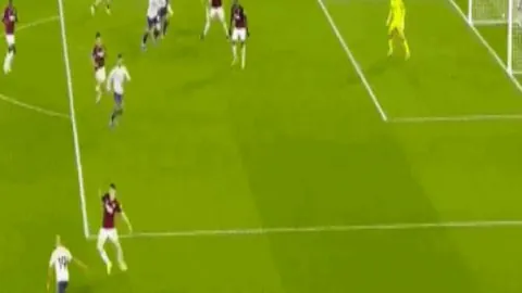 半场高命中率仍遭逆转，里弗斯惊呼：这结果太令人难以置信！