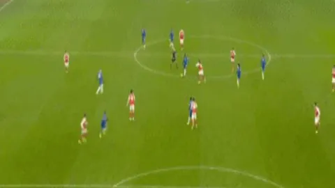 B费珍藏：C罗、梅西签名球衣，伊涅斯塔藏品独领风骚