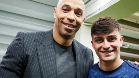 滕哈赫纽卡战败后力挽核心球员心